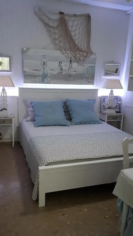 Bed & Breakfast Chambres D'Hotes Chez Catherine A Reus Chambre Bord De Mer Avec Salle De Bains Privee